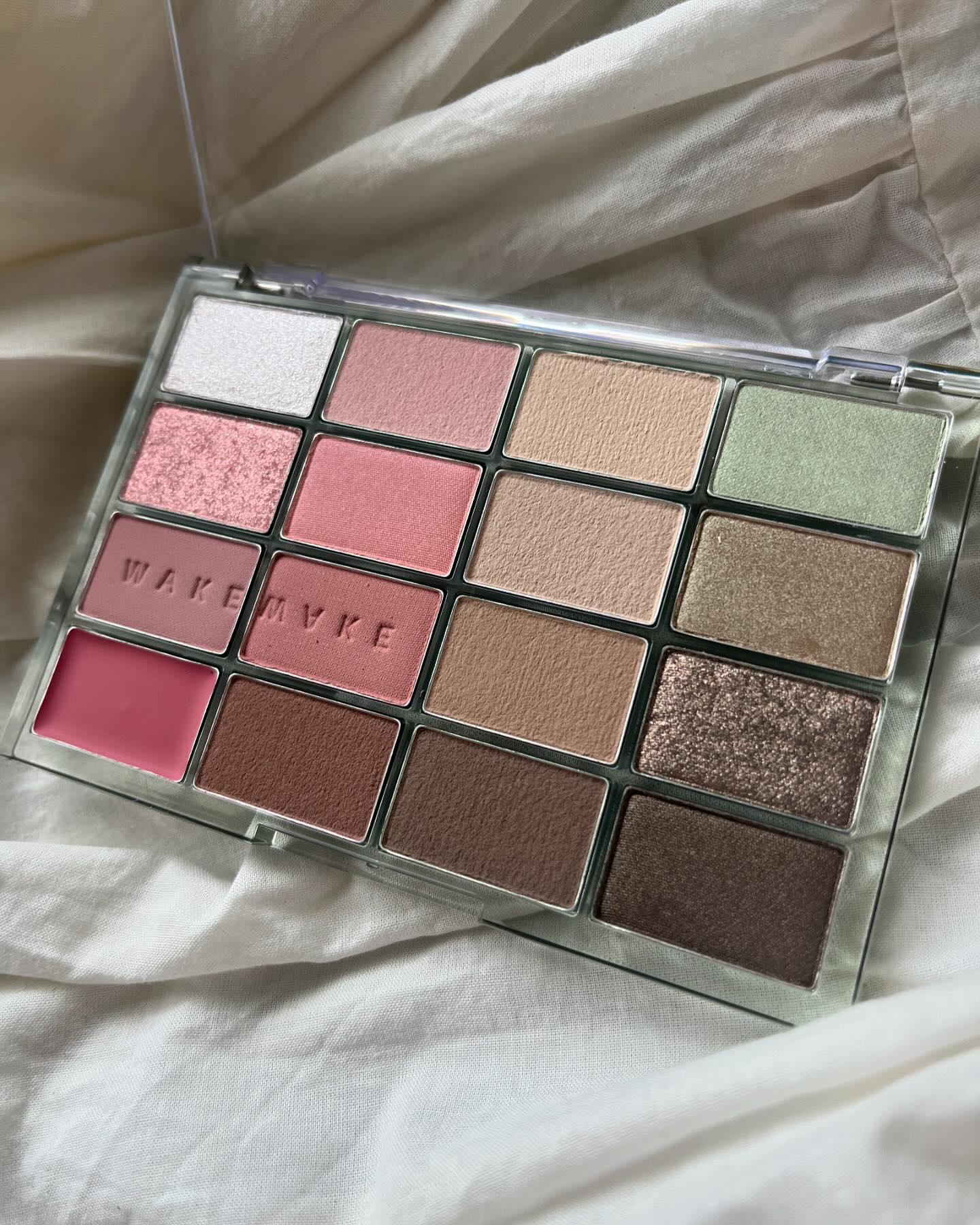 ソフトブラーリングアイパレット/wakemake/アイシャドウパレットを使ったクチコミ（2枚目）