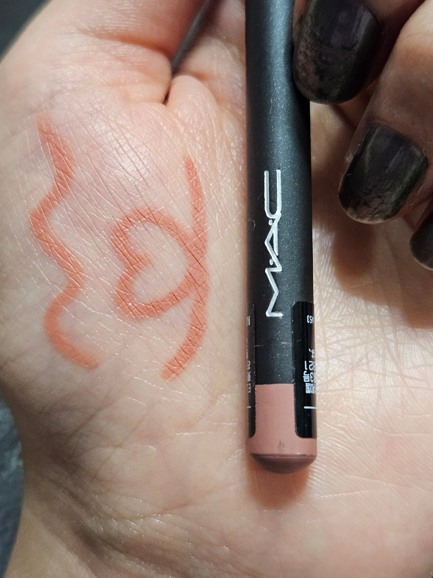 リップ ペンシル/M・A・C/リップライナーを使ったクチコミ(4枚目)