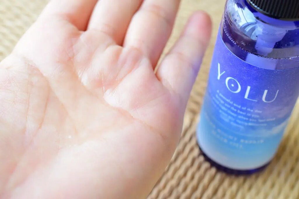 リラックスナイトリペアヘアオイル/YOLU/ヘアオイルを使ったクチコミ(3枚目)