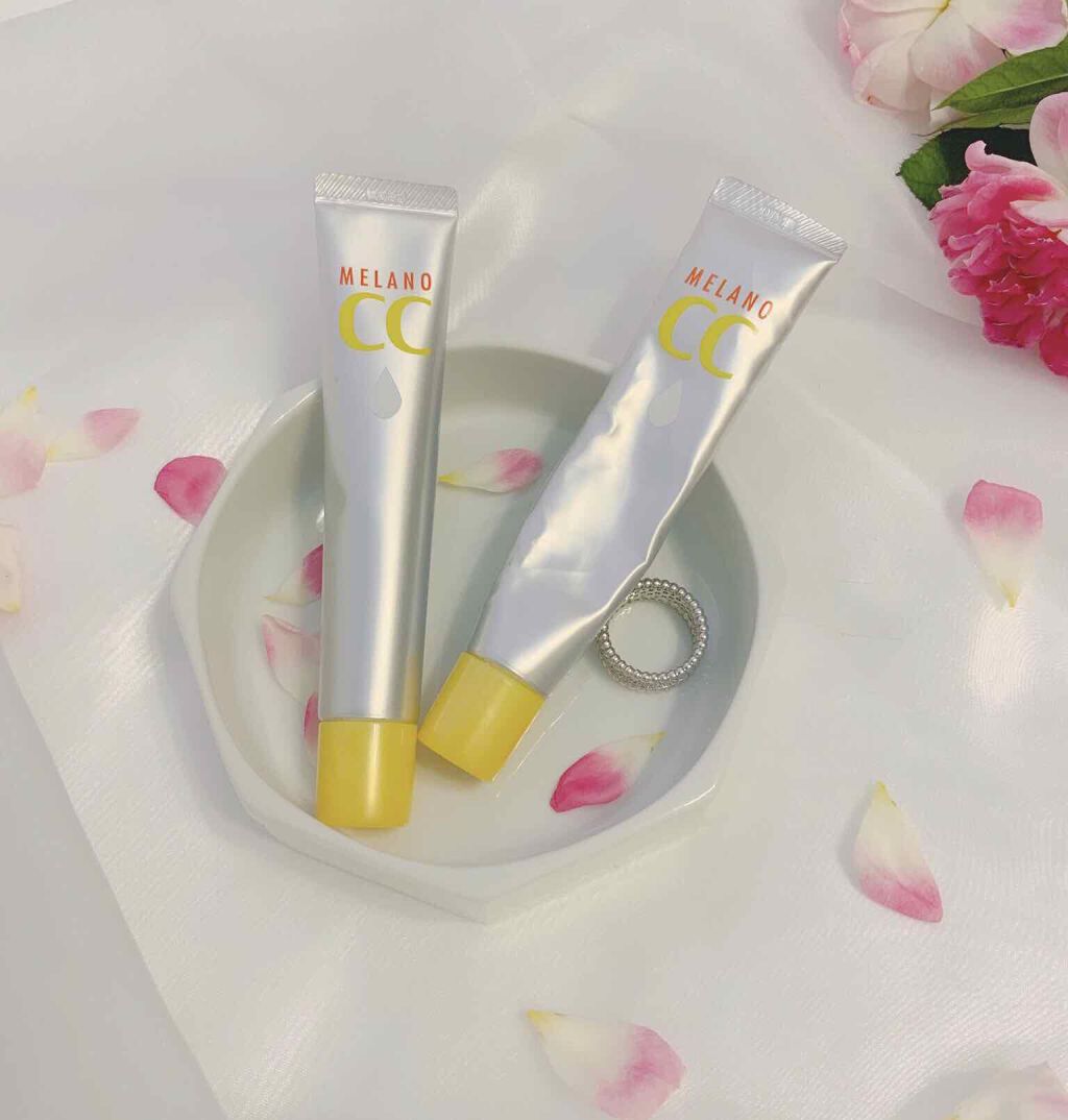 メラノCC しみ集中対策美容液

ビタミンCの美容液ってピンキリで
めっちゃ高いものもあるけど
ビタミンCはすぐ酸化しちゃうから
個人的に高級である意味はないと思っていて、
私が最近気に入ってほぼ毎日使っているのが
このメラノCCの美容液。