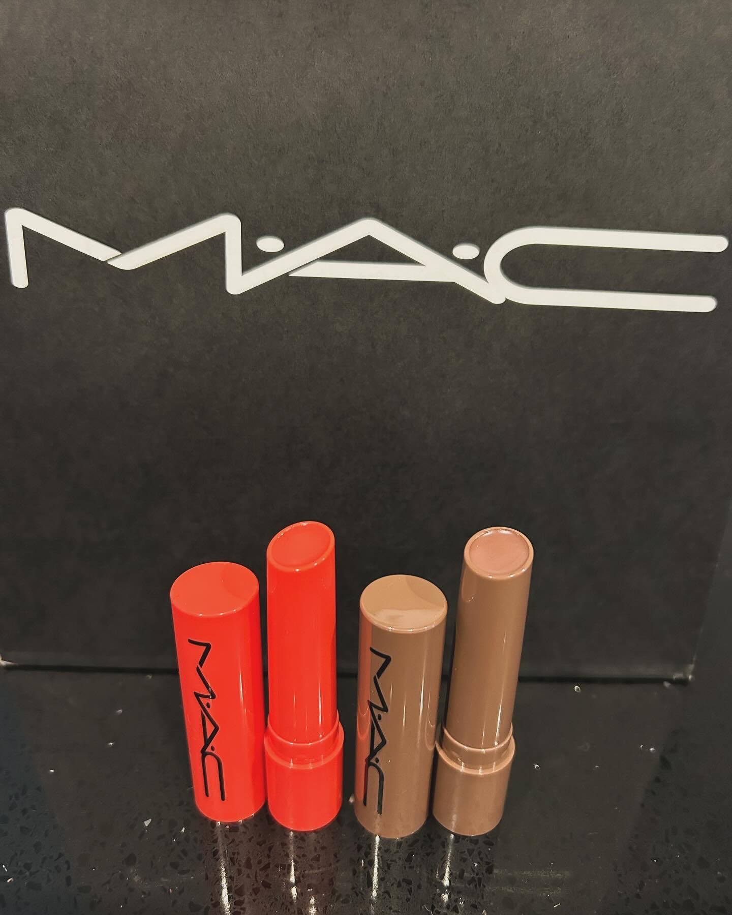 スクワート プランピング グロス スティック/M・A・C/リップバームを使ったクチコミ（1枚目）