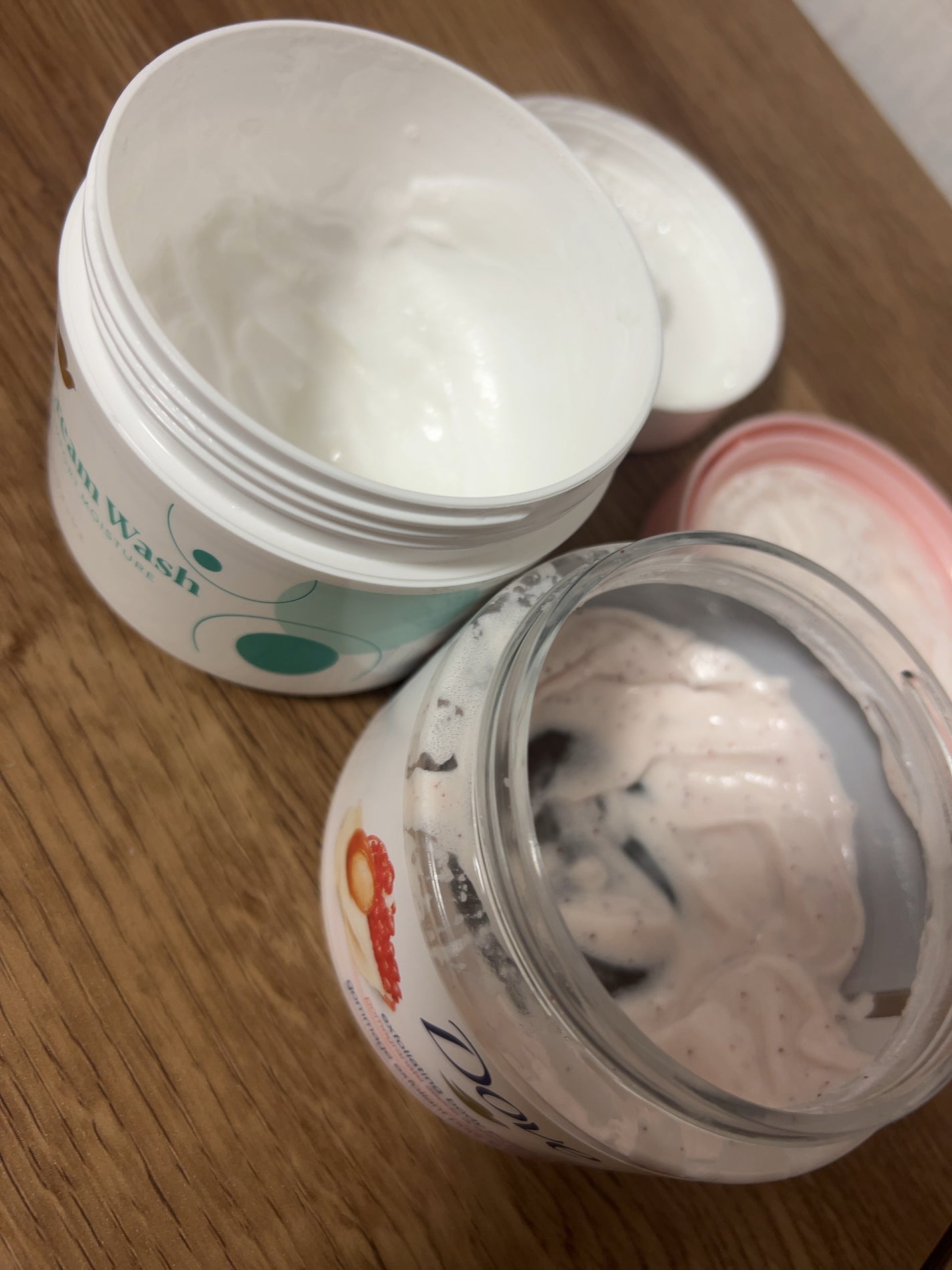 ダヴ ふわとろクリーミースクラブ ザクロ&シアバター/ダヴ/ボディスクラブを使ったクチコミ(2枚目)