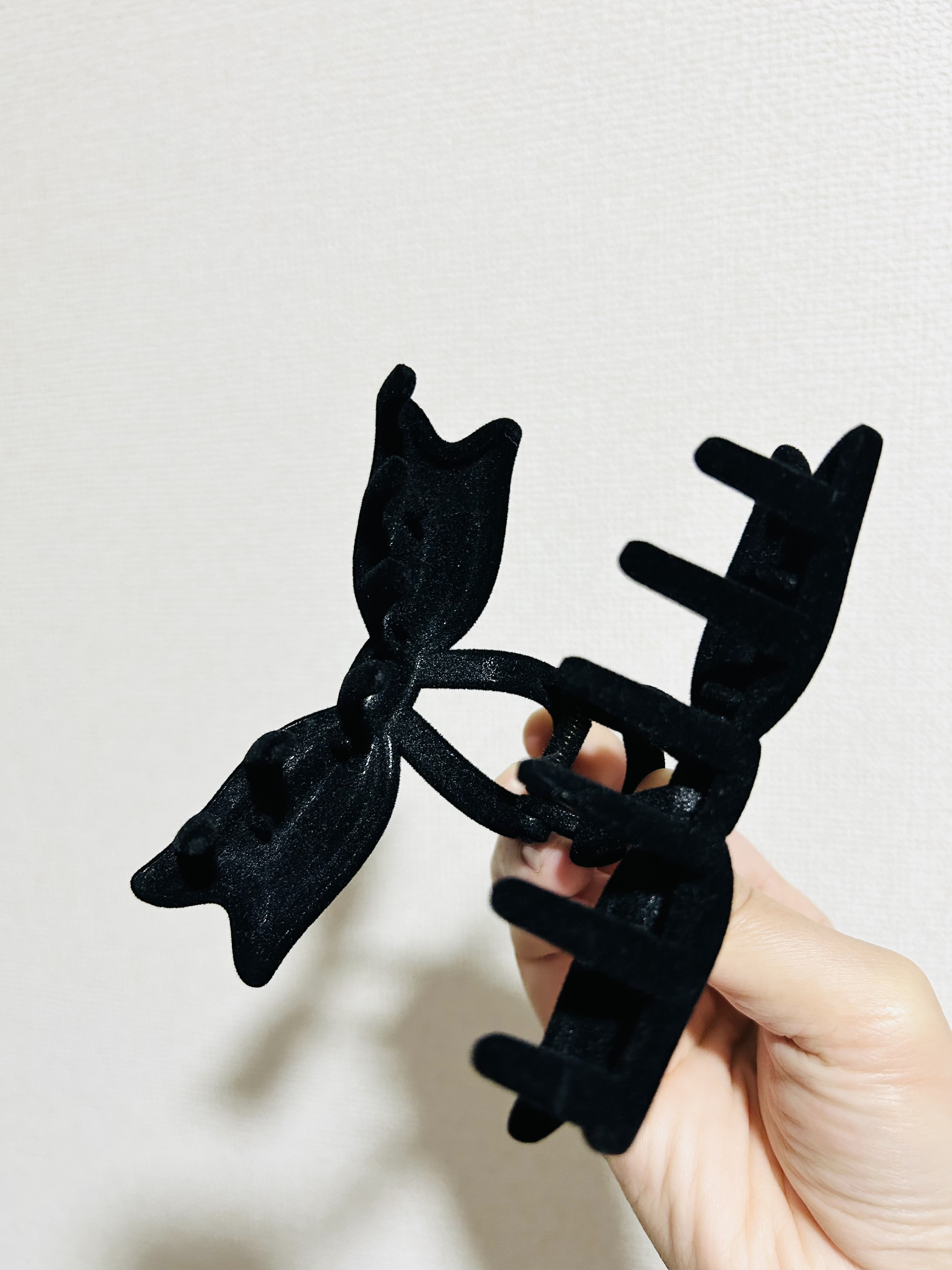 キャンドゥ バンスクリップのクチコミ「キャンドゥ　リボンバンス　税込110円。


もさもさしたスエードのような質感なので職場でも使.....」（2枚目）