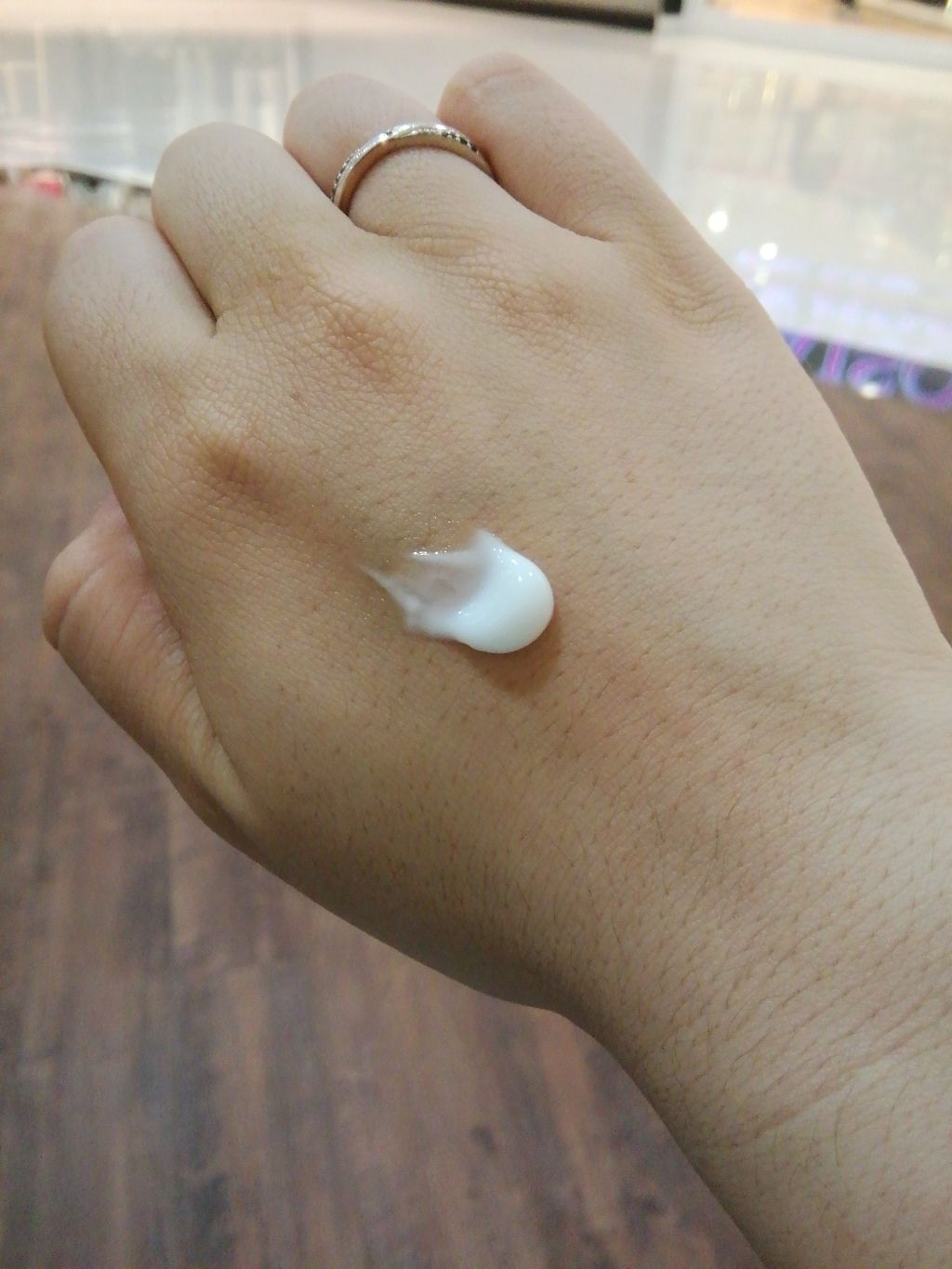 ハンドクリーム レモングラス/L'OCCITANE/ハンドクリームを使ったクチコミ(2枚目)