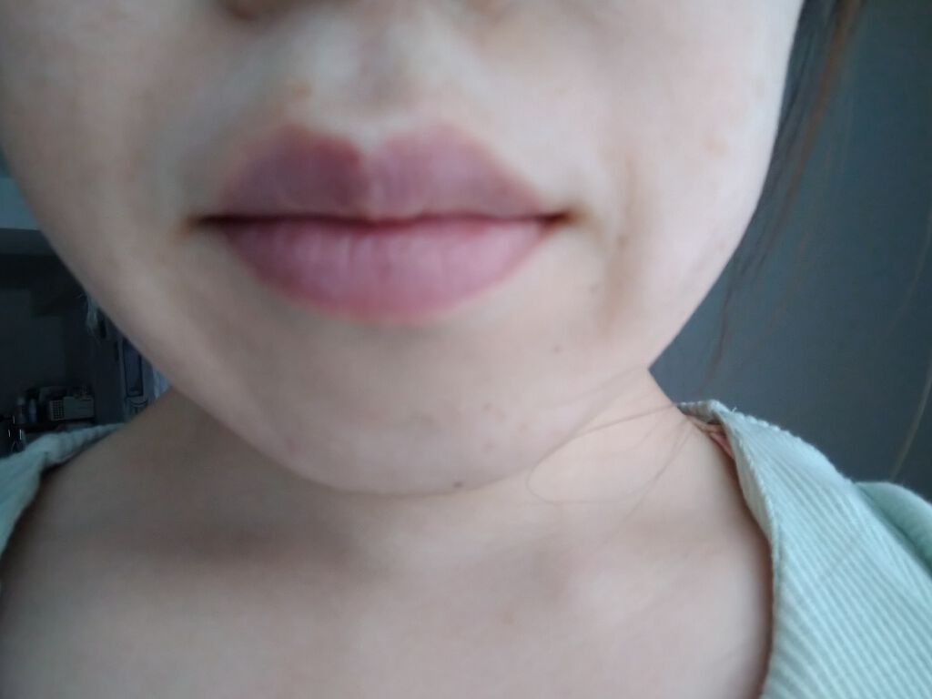 モイストピュアカラーリップ/ニベア/リップクリームを使ったクチコミ(2枚目)