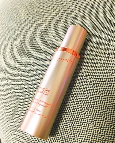 CLARINS Vコントアセラムのクチコミ「CLARINS
Vコントアセラム

化粧水のあとに朝晩使っています。

毎日使っていますが、む.....」（1枚目）