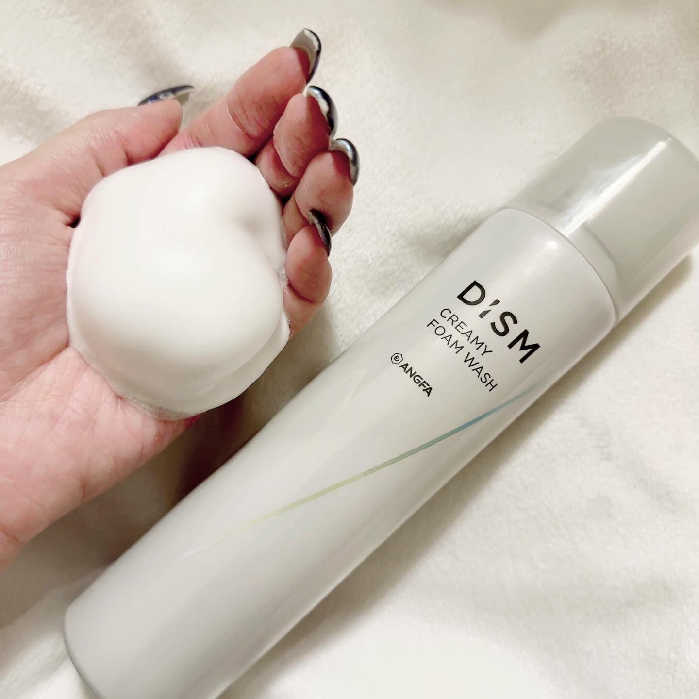 こってり重みある濃密クリーミーフォーム🫧

┈┈┈┈┈┈┈┈┈┈┈┈┈┈┈┈┈

❤︎ DISM

クリーミーフォームウォッシュ

┈┈┈┈┈┈┈┈┈┈┈┈┈┈┈┈┈

泡タイプの洗顔は何個か試してきたけど
ここまでクリーミーでひっつく泡