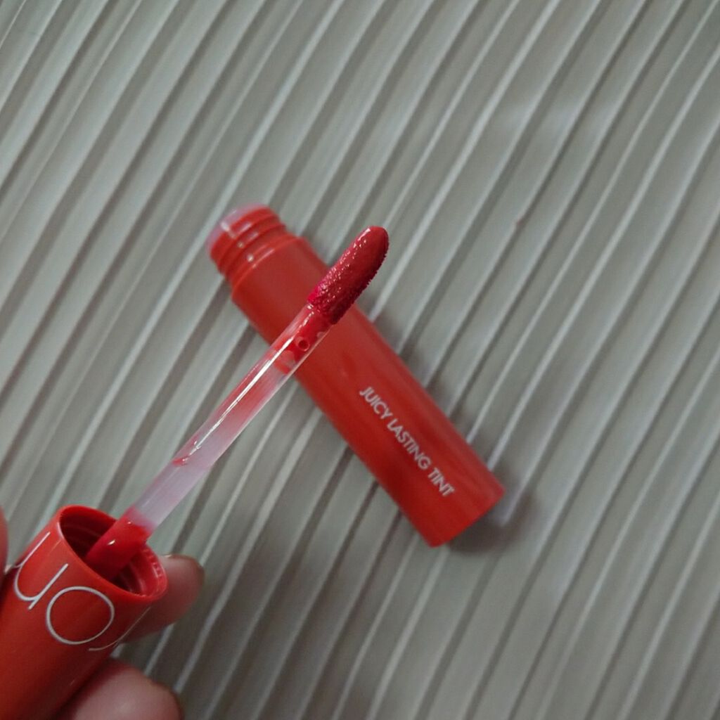 ジューシーラスティングティント/rom&nd/リップティントを使ったクチコミ（3枚目）