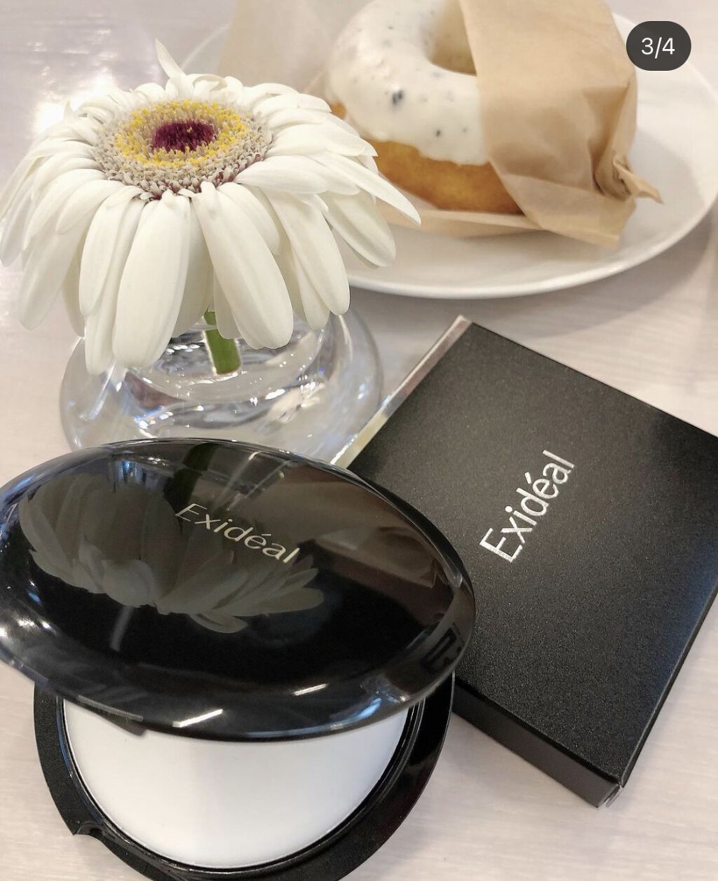 
@exideal.exidealmini  様から届いた﻿
持ち運びに便利な薄くてコンパクトな化粧下地を紹介します✨﻿
﻿
﻿
小ジワや毛穴など肌の凹凸をしっかり埋めて、しっとり滑らかな肌に見せてくれるアイテム！﻿
﻿
メイク前は