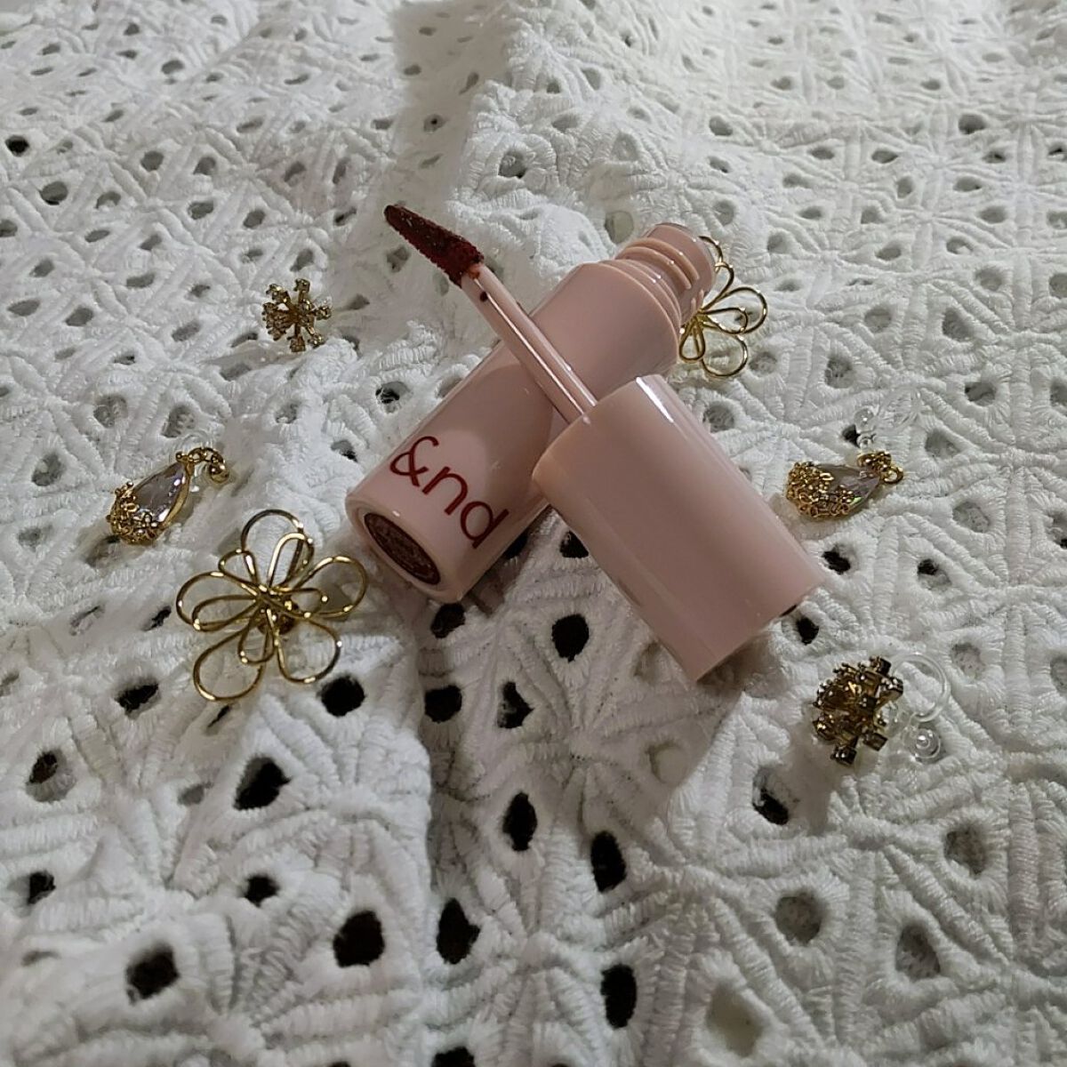 アンドバイロムアンド　グラッシーボムティント BR03 ココアブラウン/&nd by rom&nd/リップティントを使ったクチコミ（2枚目）