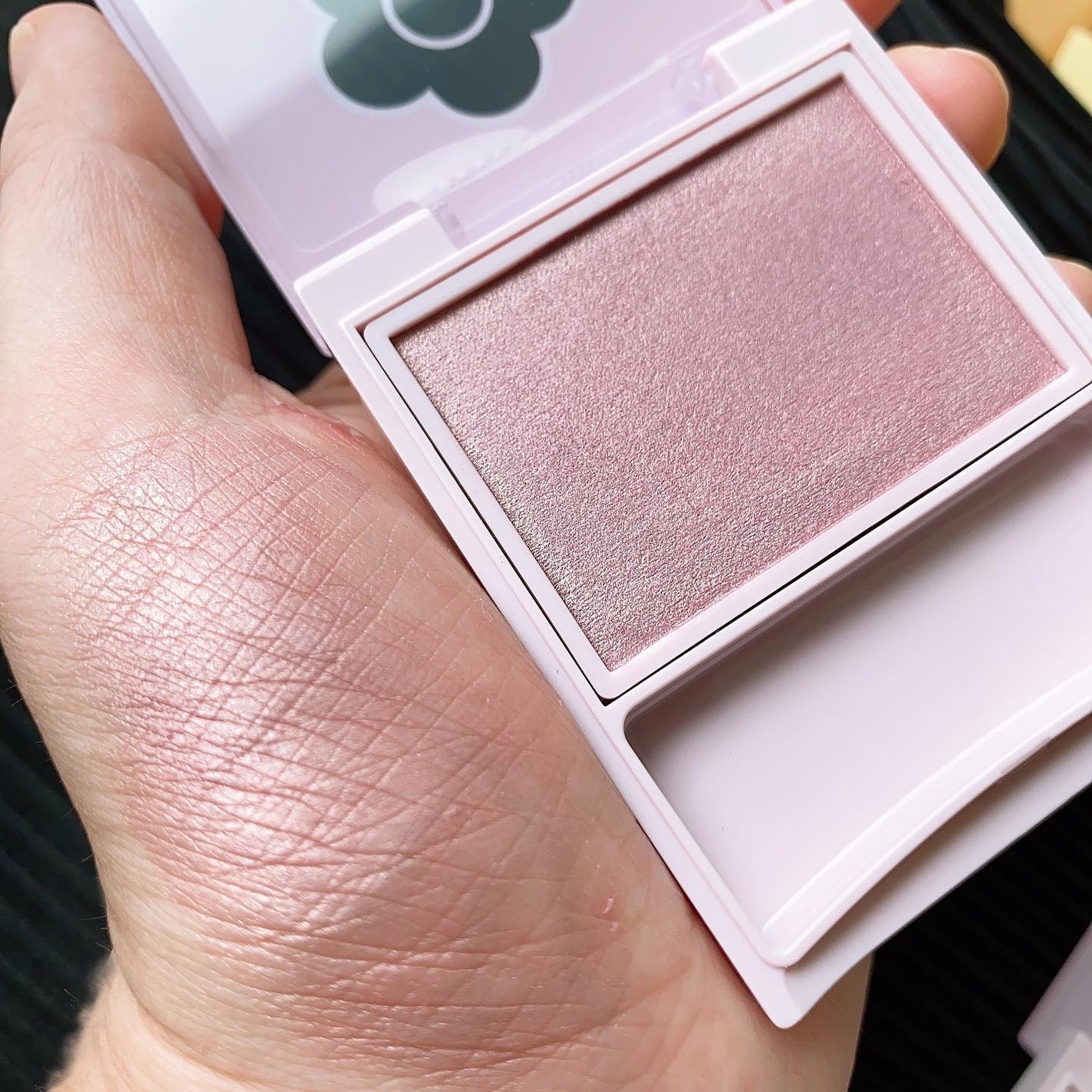 パウダーブラッシュ/DAISY DOLL by MARY QUANT/パウダーチークを使ったクチコミ(4枚目)