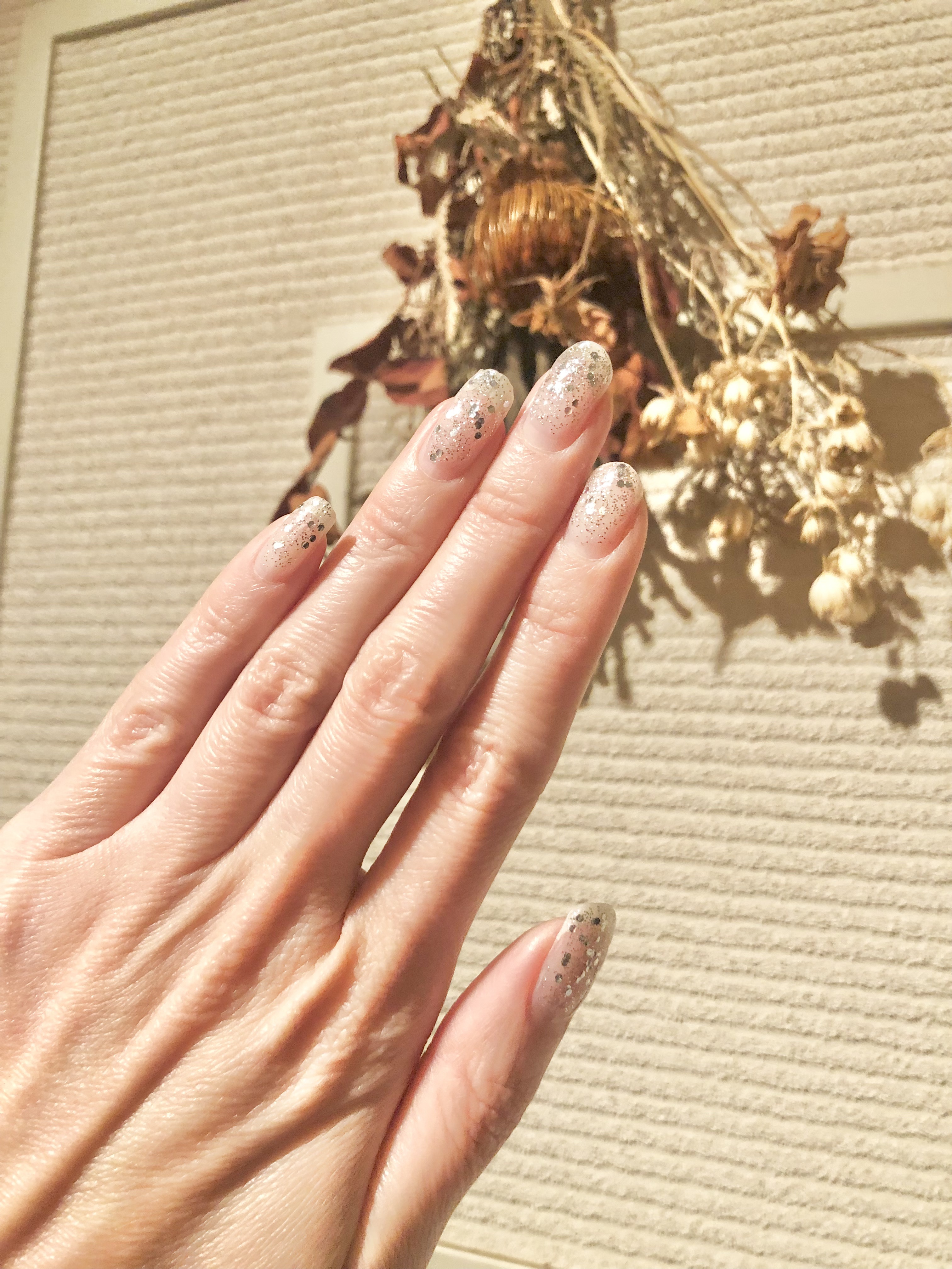 これも鬼リピートしている
安定のシルバーラメグラデ ネイル💅

これで100円ってすごいよ
ありがとう😊キャンドゥ



#セルフネイル部 
#セルフネイル派 
#ジェルネイル
#キャンドゥジェルネイル 
#cando 
#ネイル #セ