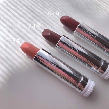 #ちふれ のリップ💄

・549 レッド系パール
・748 ブラウン系
・134 ピンク系

各350円（税抜）！！！
このクオリティで安すぎる😭✨👏

いまさらですが、少し前に流行っていた
549と7