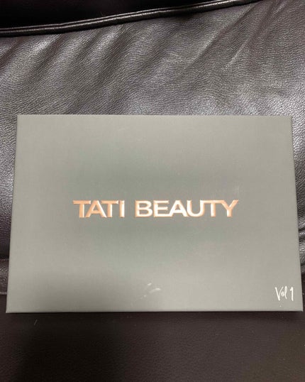 tati Textured Neutrals Vol 1のクチコミ「海外コスメ好きにはたまらないTATIBEAUTYの
アイシャドウパレット!
4種類の質感の違う.....」(1枚目)