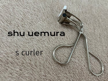 10月28日　購入品

shu uemura　シュウウエムラ S カーラー
　1,650円


ずっと気になっていた部分用ビューラーを
ようやく購入しました。

色んなメーカーから出ていますが
シュウウ