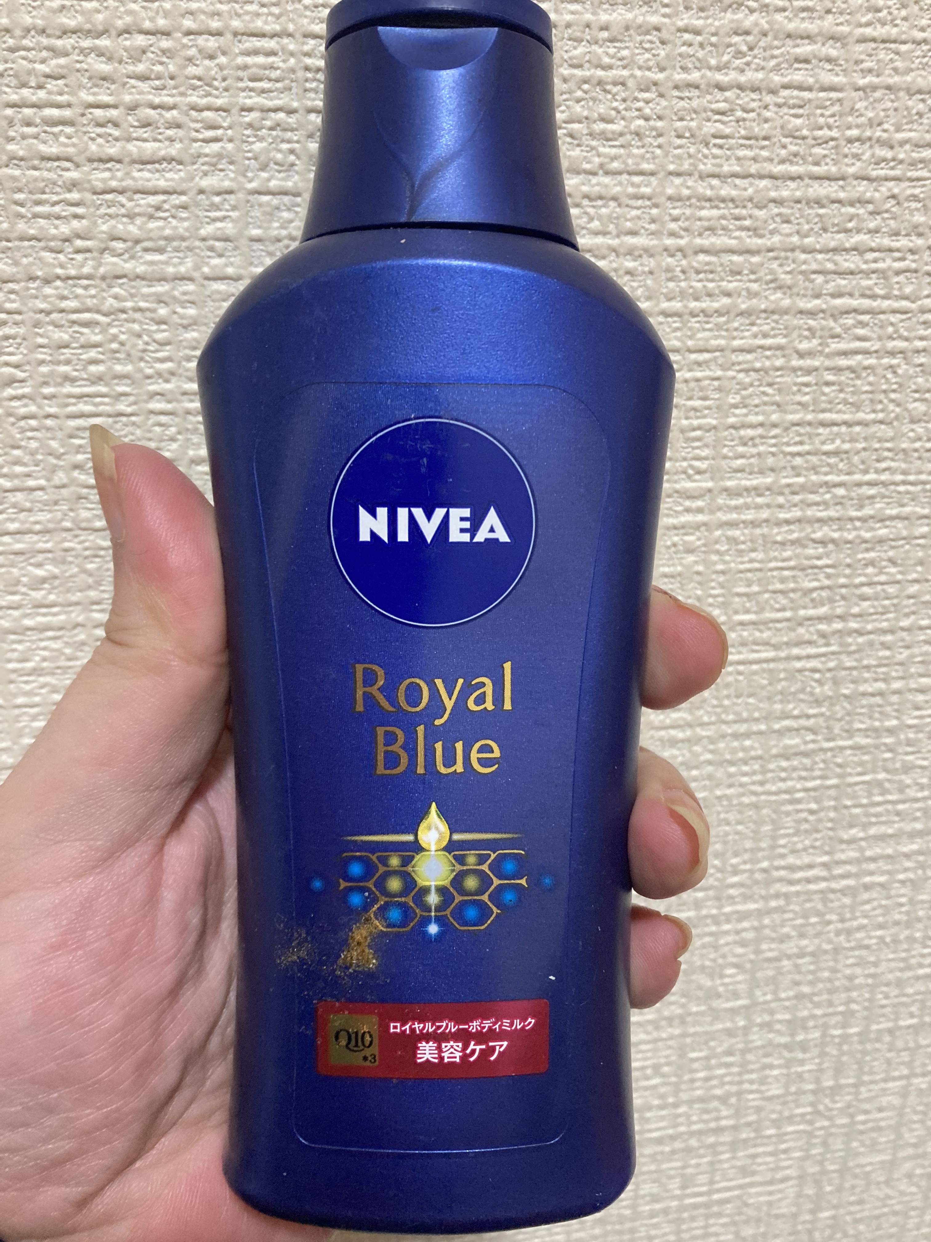 Mayumi フォロバ100のクチコミ「冬は毎日ボディケア！

今日はドラストでは少しお高めのこちら、ニベアの一番高いボディミルクです.....」（1枚目）