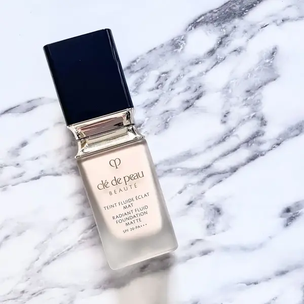 憧れの「陶器肌」を実現できるファンデーションの塗り方と選び方!メイクのコツやおすすめアイテム20選も