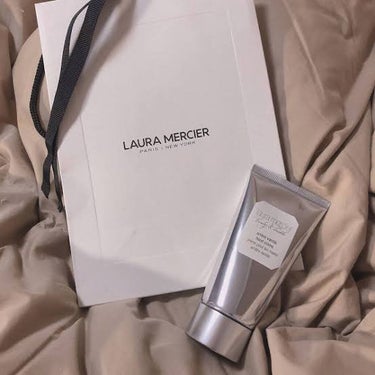 RAURAローラ メルシエ ／ LAURA MERCIER
ハンドクリーム アンバーバニラ

これは人類ウケする香りです🥺🤲✨
甘いバニラの香りが香水の様に香ってくるので
強過ぎる匂いが苦手な方や学生さ