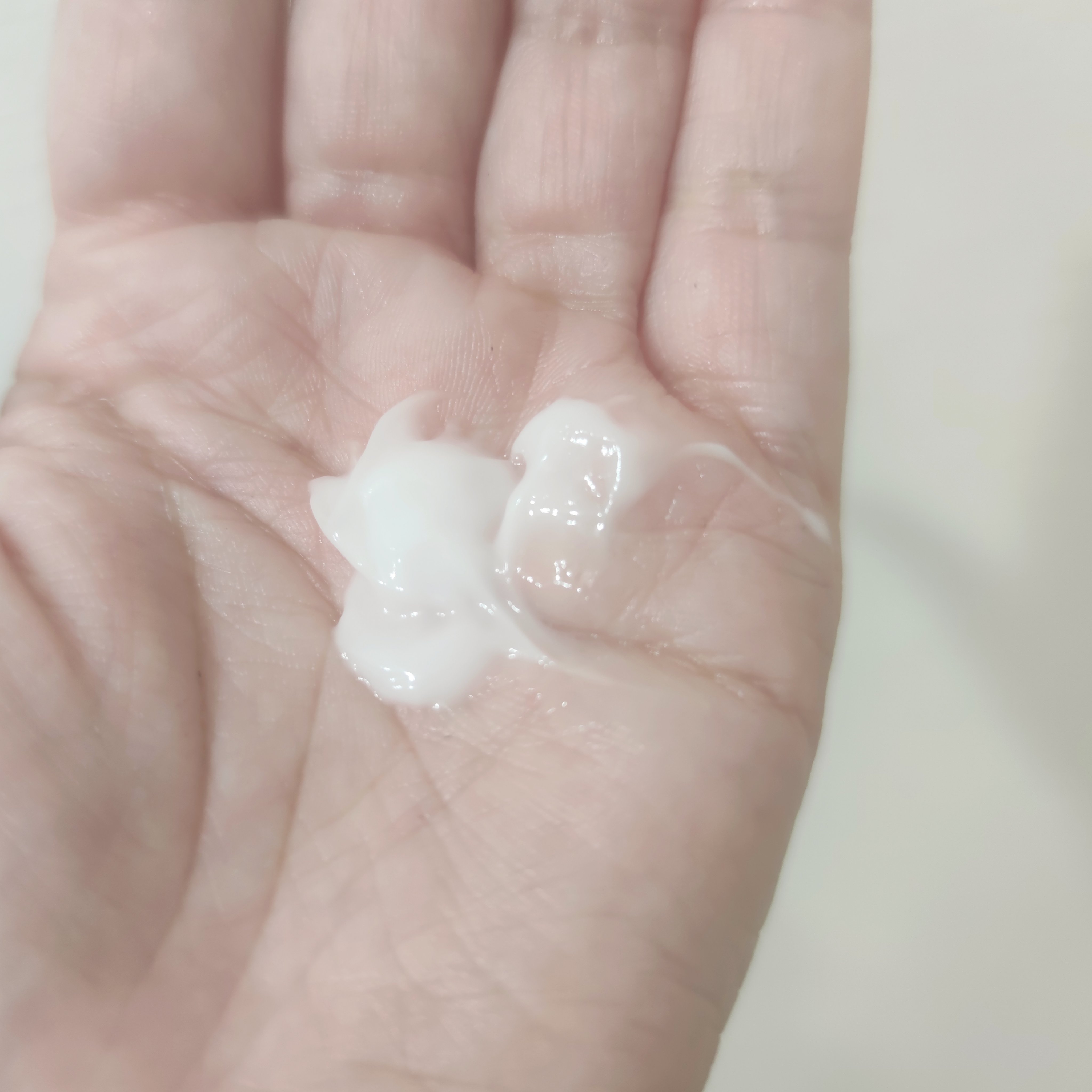 紅参ゴールドホワイトニングクリーム/EPONA/フェイスクリームを使ったクチコミ（2枚目）