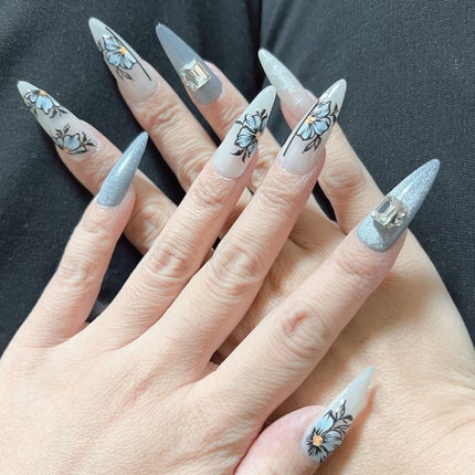 ひろ♡ フォロバ on LIPS 「水色のマグネットジェルミルキーホワイトに青の花残暑厳しいけど…..」(3枚目)