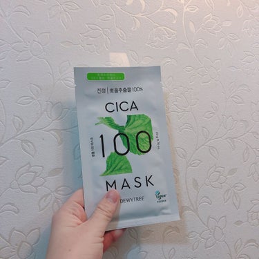 DEWYTREE　CICA100マスク

たまたまシカ系のマスクを見かけたので
買ってみました〜

ですが…
私的にはあんまり…

まず、シートが布系というよりは
シリコン系で、液がシートに染み込んでな