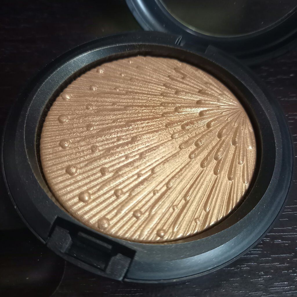 エクストラ ディメンション スキンフィニッシュ/M・A・C/プレストパウダーを使ったクチコミ（2枚目）