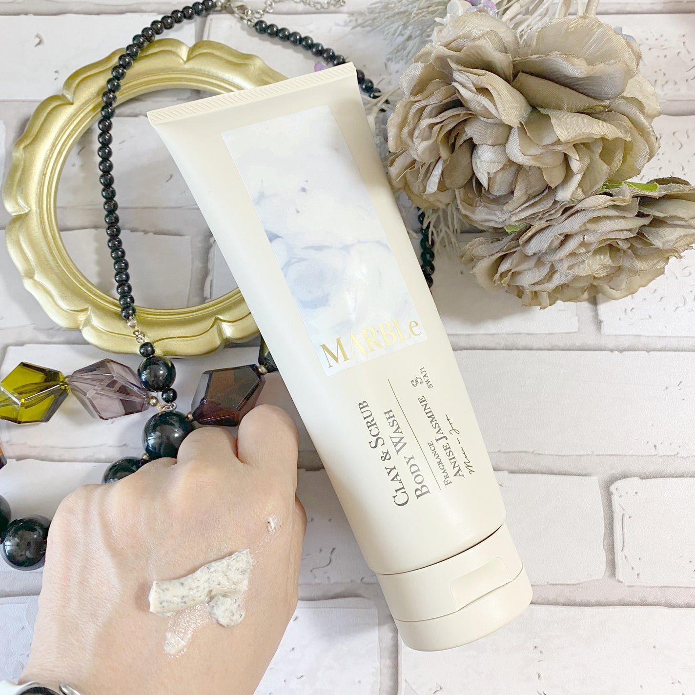 CLAY & SCRUB BODY WASH/SWATi MARBLe/ボディスクラブを使ったクチコミ(2枚目)