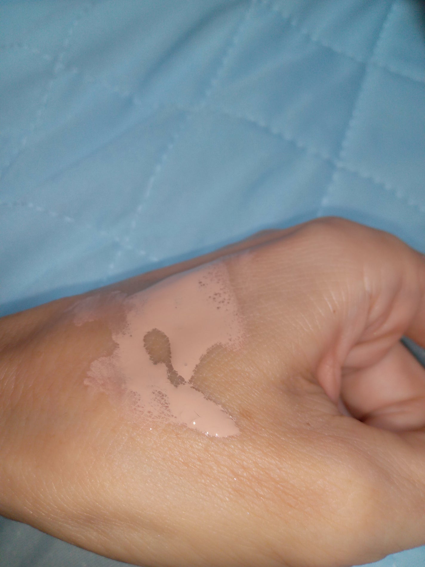 エッセンス スキングロウ ファンデーション/SHISEIDO/リキッドファンデーションを使ったクチコミ(2枚目)