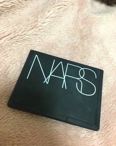 NARS
ライトリフレクティングセッティングパウダー
プレストタイプの方です🙋‍♀️✨

ルースタイプの方と迷ったのですが、お直し用に持ち歩くことを考えてこちらを選びました。

ファンデーションの上から