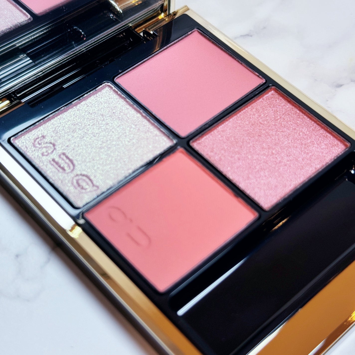 シグニチャー カラー アイズ/SUQQU/アイシャドウパレットを使ったクチコミ(2枚目)