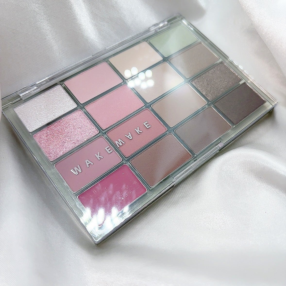 ソフトブラーリングアイパレット/wakemake/アイシャドウパレットを使ったクチコミ(6枚目)