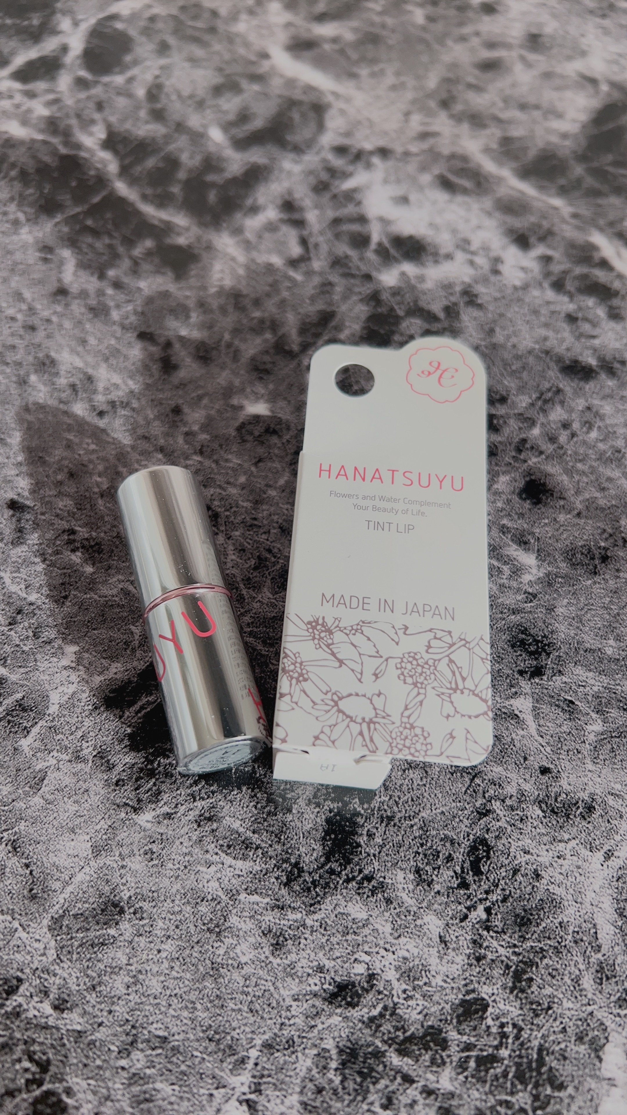 HANATSUYU HANATSUYU ティントリップのクチコミ「


HANATSUYU💄💋ティントリップ
さくらいろ🌸



肌温で溶け、とほける様ななめら.....」（1枚目）