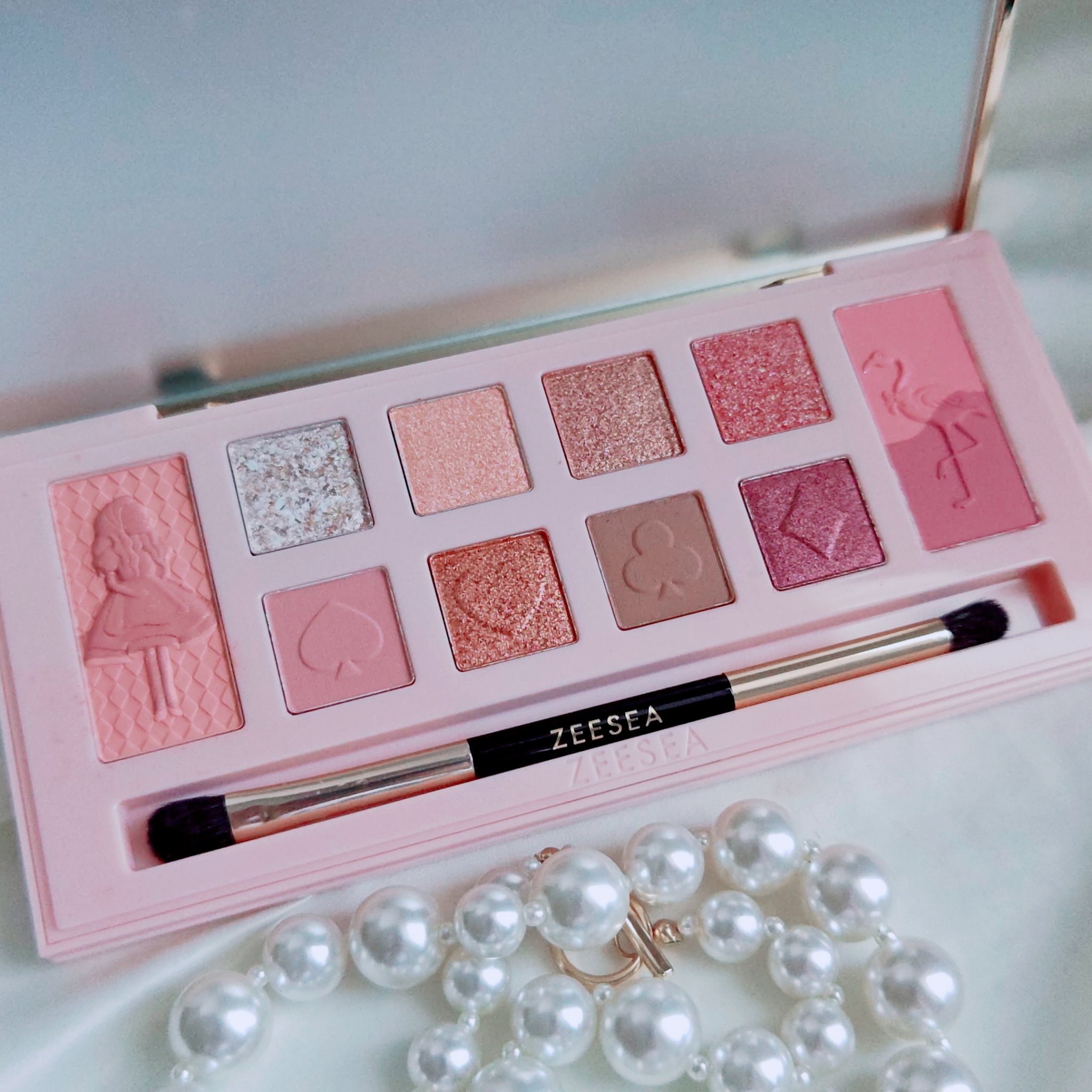 アリスドリームランドシリーズ12色アイシャドウパレット ZEESEA×大英博物館 アリスドリームランドシリーズ 12色アイシャドウパレット