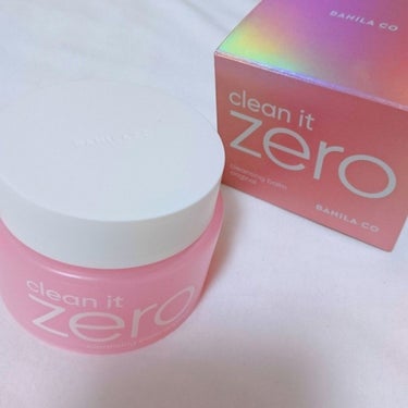 ♡BANILA CO  clean it zero 


バームタイプのクレンジングで
濃いメイクも綺麗に落ちて感動しました！！


他のメイク落としだと毛穴にファンデーションが
詰まってたりして落とし