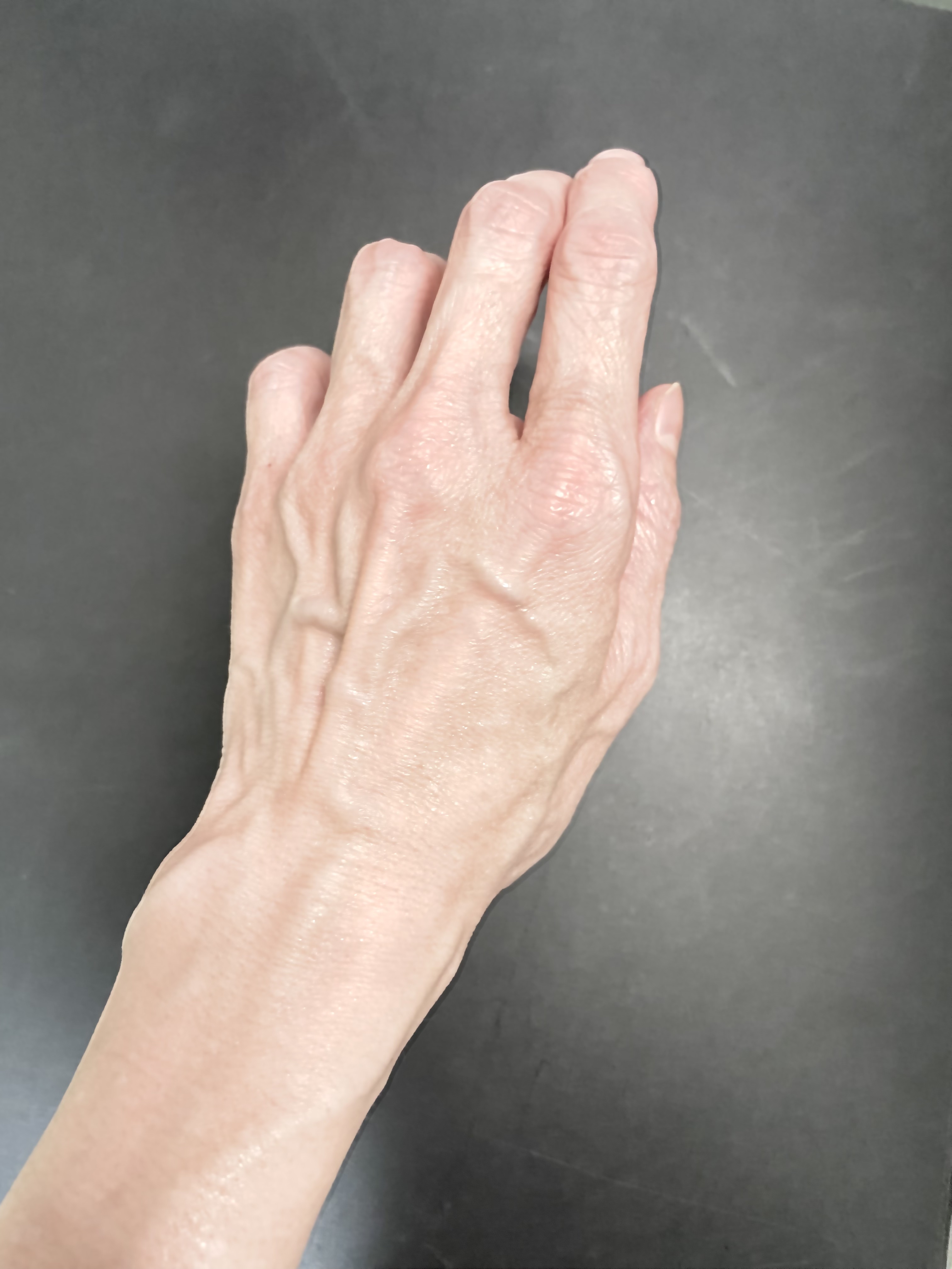 ブルーミングアップハンドセラム リペア＆ブライト/アテニア/ハンドクリームを使ったクチコミ（3枚目）