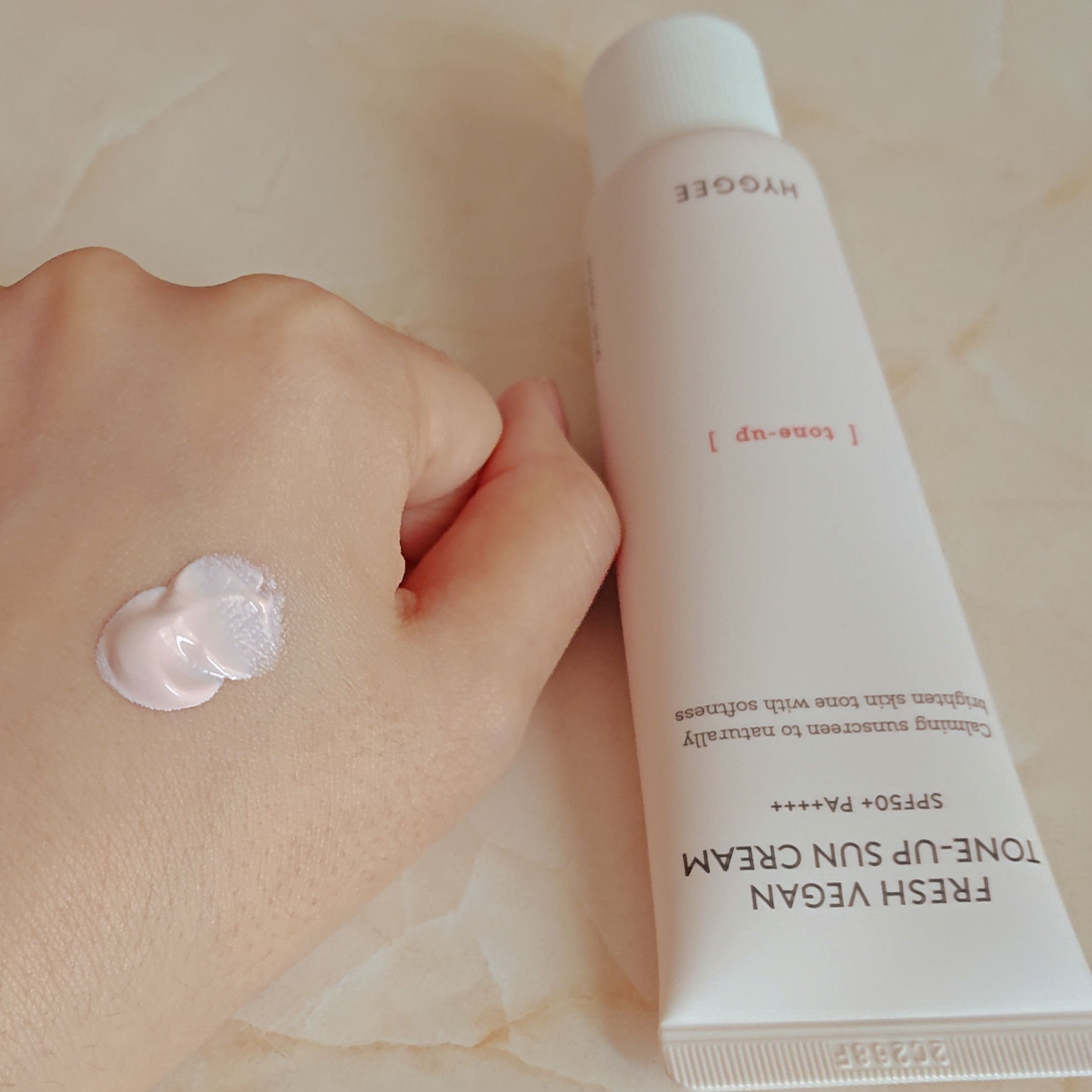 フレッシュヴィーガントーンアップサンクリーム/HYGGEE/日焼け止めクリームを使ったクチコミ（2枚目）