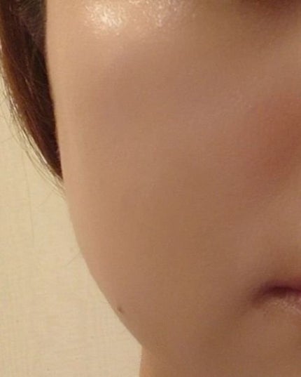 フローレス ルミエール ラディアンス パーフェクティング トーンアップ クッション/ローラ メルシエ/クッションファンデーションを使ったクチコミ(4枚目)