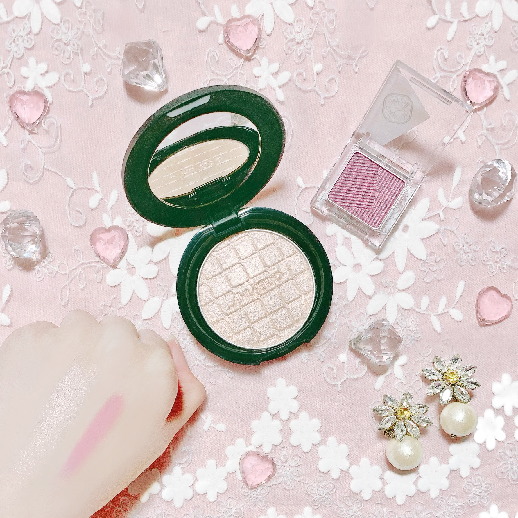 
SHISEIDO GINZA
🌸オーラデュウ プリズム イルミネーター
01 Ursa
*
⑅
一瞬でつややかな輝きのオーラを演出するハイライター☺️💖
濡れたようなつやのある輝きが上品でとってもきれいです🥹✨
*
⑅
フェースカラ