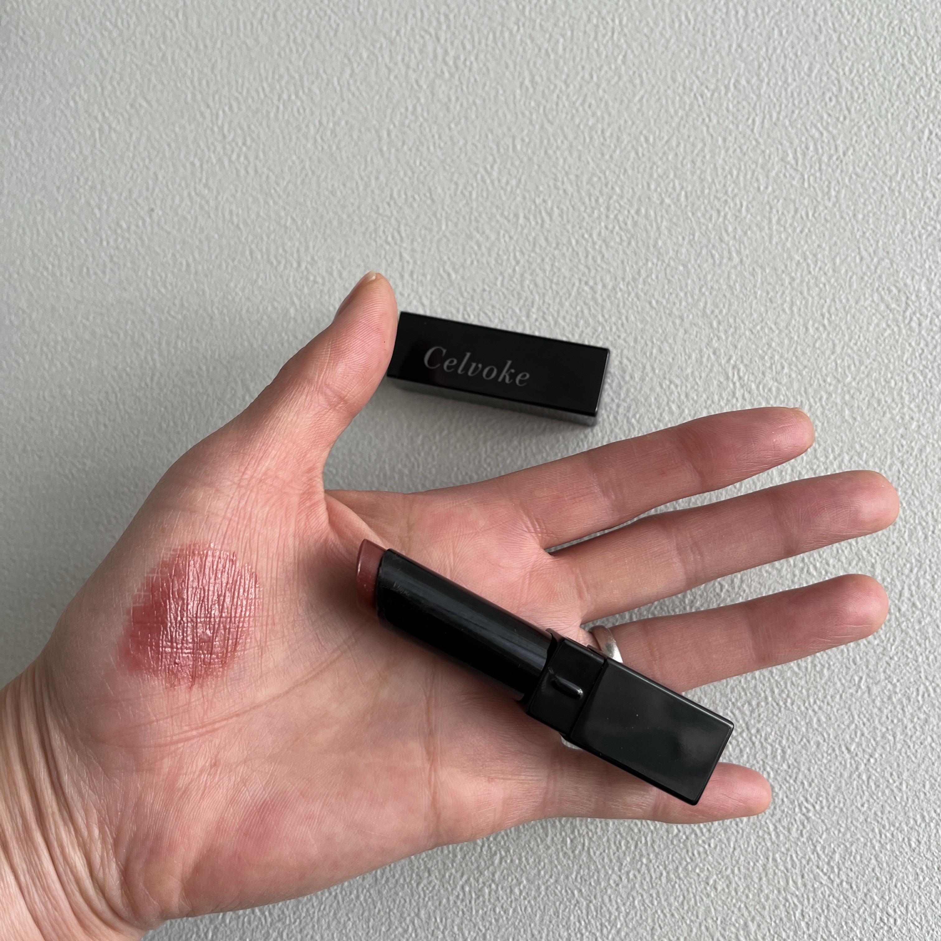 セルヴォーク アラウズ リップス 10 ノーブルレッド/Celvoke/口紅を使ったクチコミ（2枚目）