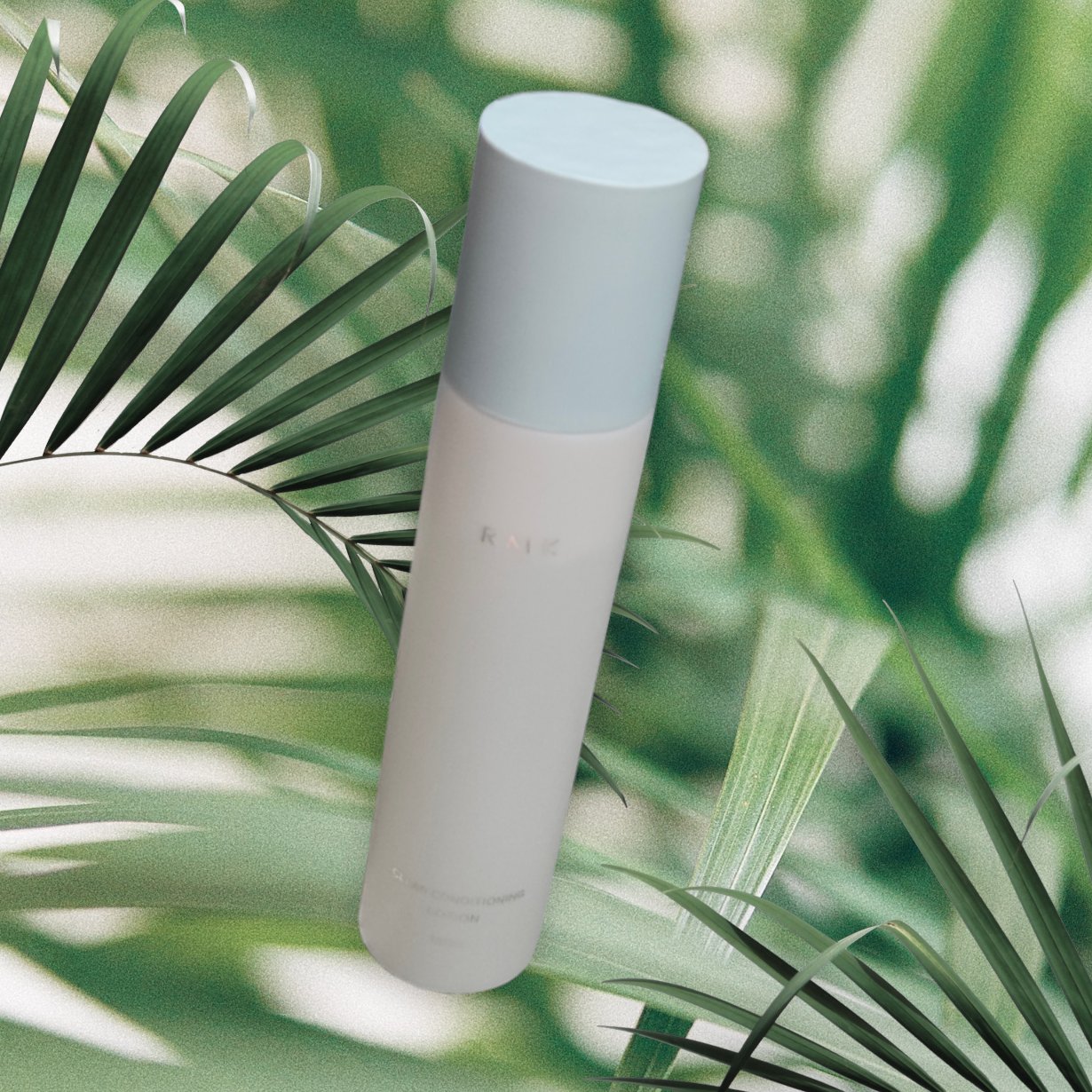 RMK クリア コンディショニング ローションのクチコミ「パウダー入りの化粧水で、振ってから使います。コットンに出してふきとるのですっきりとしますし、化.....」（1枚目）