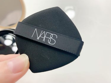 ピュアラディアントプロテクション アクアティックグロー クッションファンデーション SPF50+／PA+++ 00508/NARS/クッションファンデーションを使ったクチコミ（2枚目）