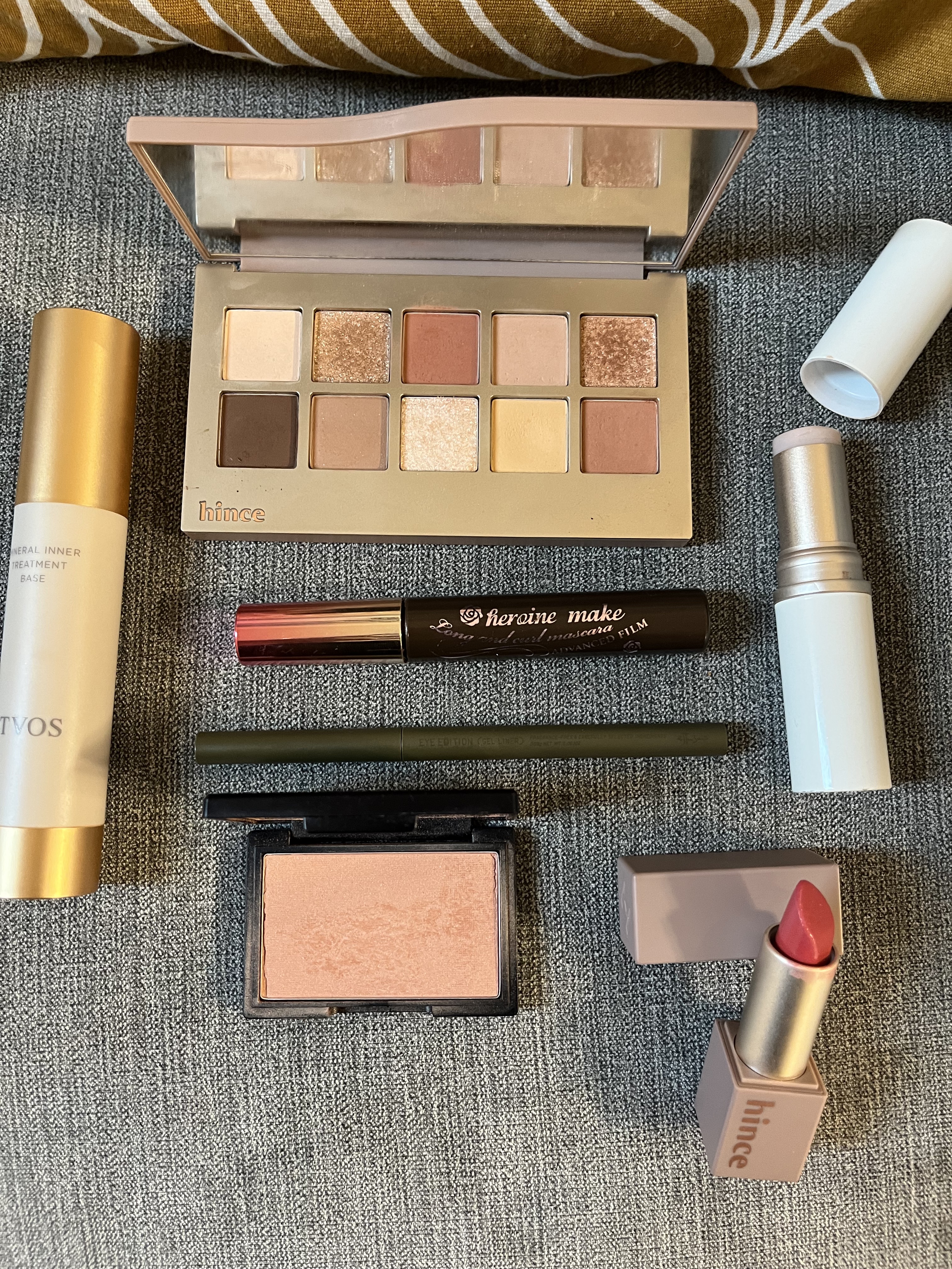 トゥルーディメンションラディアンスバーム/hince/スティックハイライトを使ったクチコミ（1枚目）