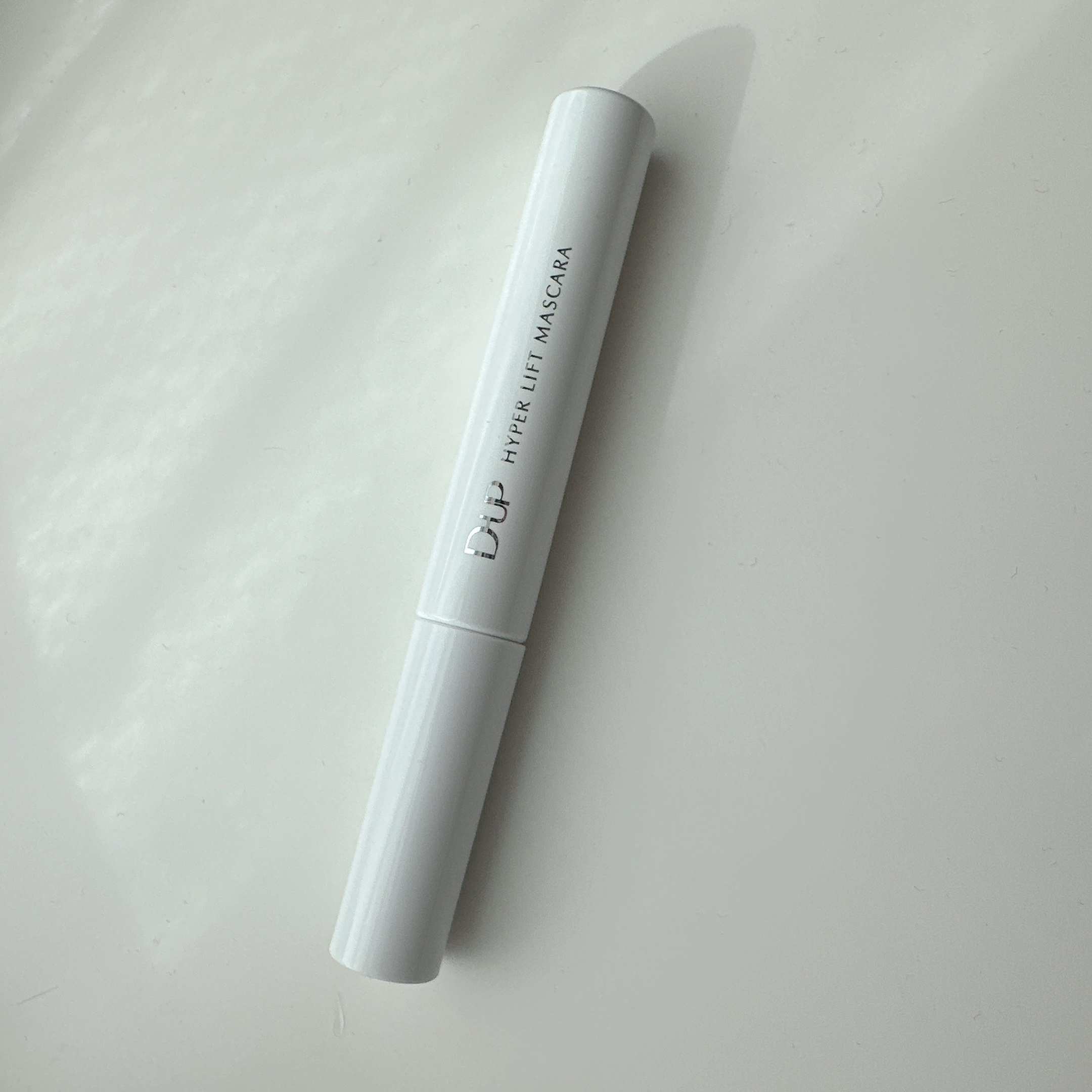 【話題のマスカラ】

提供でいただきました！

液に粘度がありロングに特化したマスカラです
使ってみると確かに上に伸びる！
ブラシも細めで下まつ毛にも塗りやすく上にも下にも伸びてはっきりとしたまつ毛に見せてくれます

色味もブラウンブラック