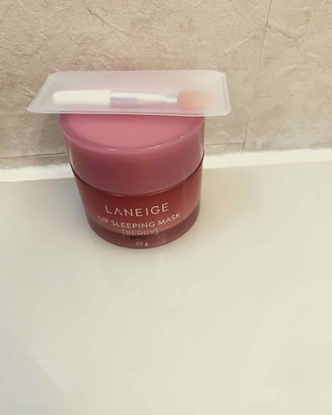 【え！？まだ使ってないの？】

☆LANEIGE リップスリーピングマスク

私は昨年12月に行った韓国旅行で買いました。
元々、LANEIGE自体はグラデリップ？（あの、ツートンのやつです）で聞いたこ