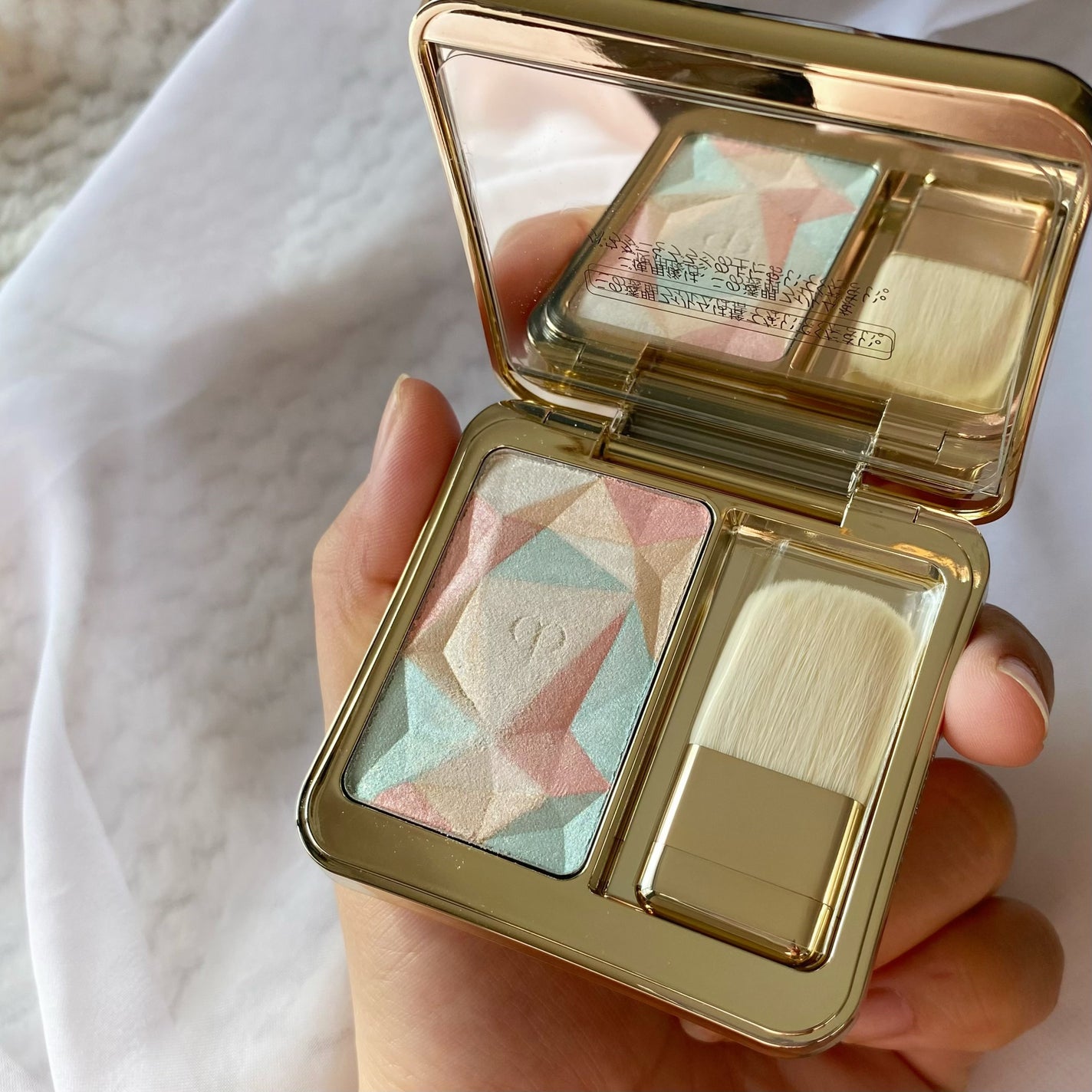 ル・レオスールデクラ /クレ・ド・ポー ボーテ/パウダーハイライトを使ったクチコミ(2枚目)