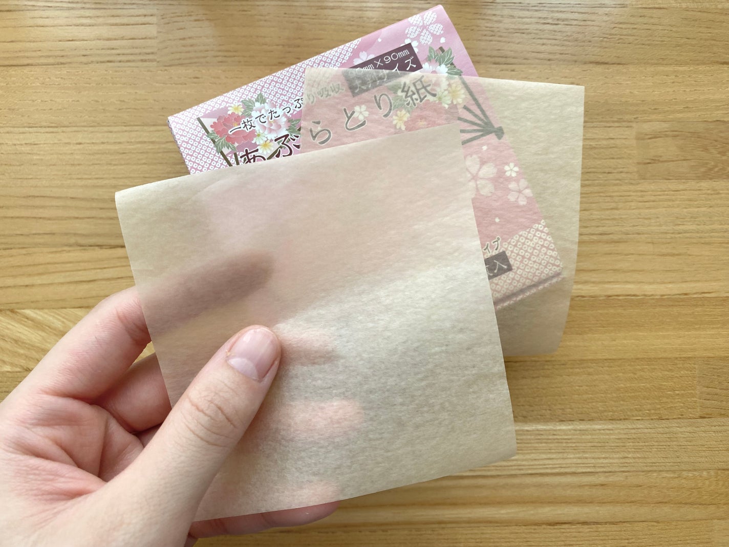 あぶらとり紙(卓上BOXタイプ)/DAISO/あぶらとり紙を使ったクチコミ(3枚目)