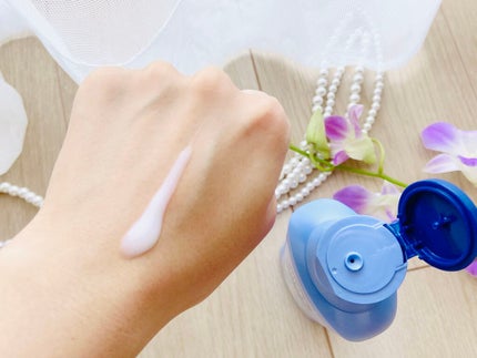 プレミアムボディミルク ホワイトニング【医薬部外品】 /ニベア/ボディミルクを使ったクチコミ(4枚目)