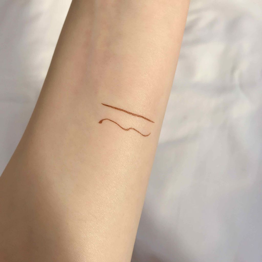 「密着アイライナー」しなやか筆リキッド/デジャヴュ/リキッドアイライナーを使ったクチコミ(3枚目)