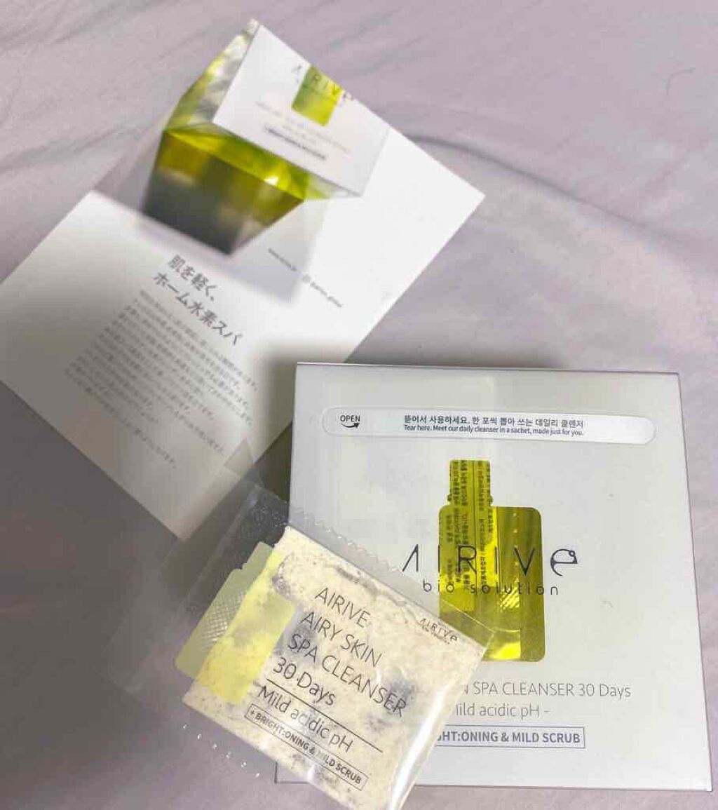  韓国のスキンケアブランドの洗顔パウダーをレポ！

この度プレゼントでいただきairiveという韓国の自然派スキンケアブランドの洗顔パウダーをいただきました。エアリースキンケアスパクレンザーというもので、使い方は簡単。

粉状になっているも