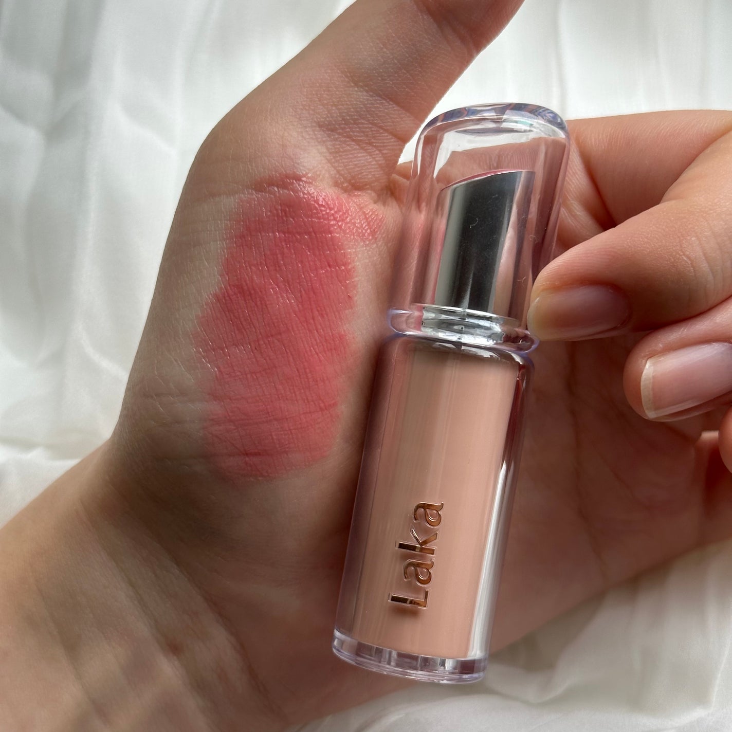 ボンディンググロウリップスティック/Laka/口紅を使ったクチコミ(2枚目)